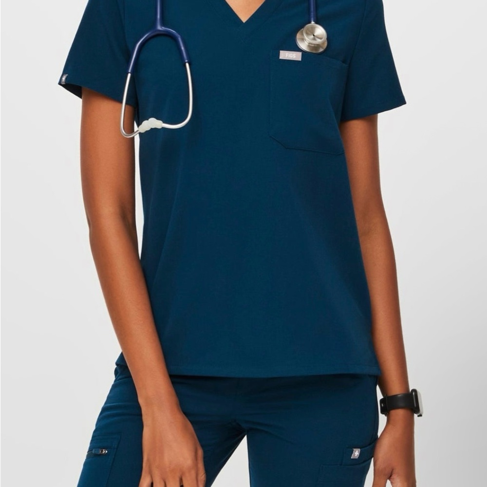 Figs scrub top
